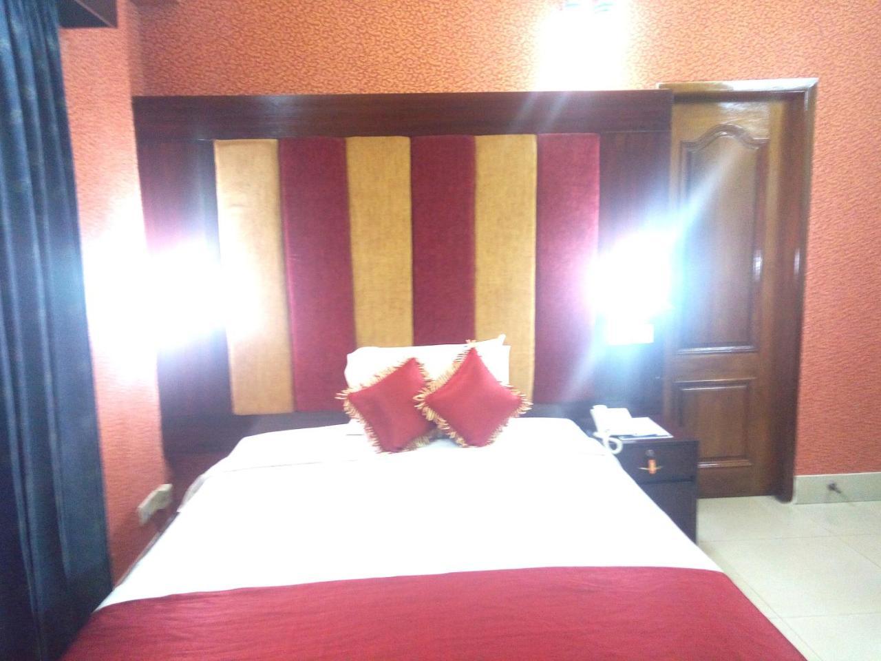 Hotel Lake View Plaza Dhaka Exterior photo